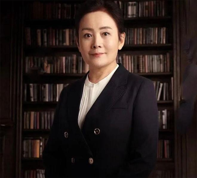 发现岁月从不败美人60岁反而更美开元棋牌看了娜仁花的老年打扮才(图11)
