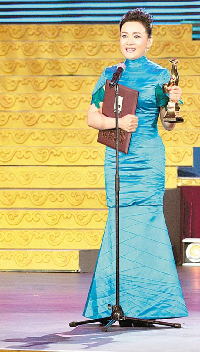 发现岁月从不败美人60岁反而更美开元棋牌看了娜仁花的老年打扮才(图10)